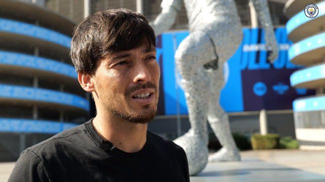 他赶紧检查了一下无人机的机身，重点将电池拿在手里仔细看了看，发现电池没有任何破损、鼓包，而且电量指示灯也是满电状态，便立刻控制这架无人机升空。